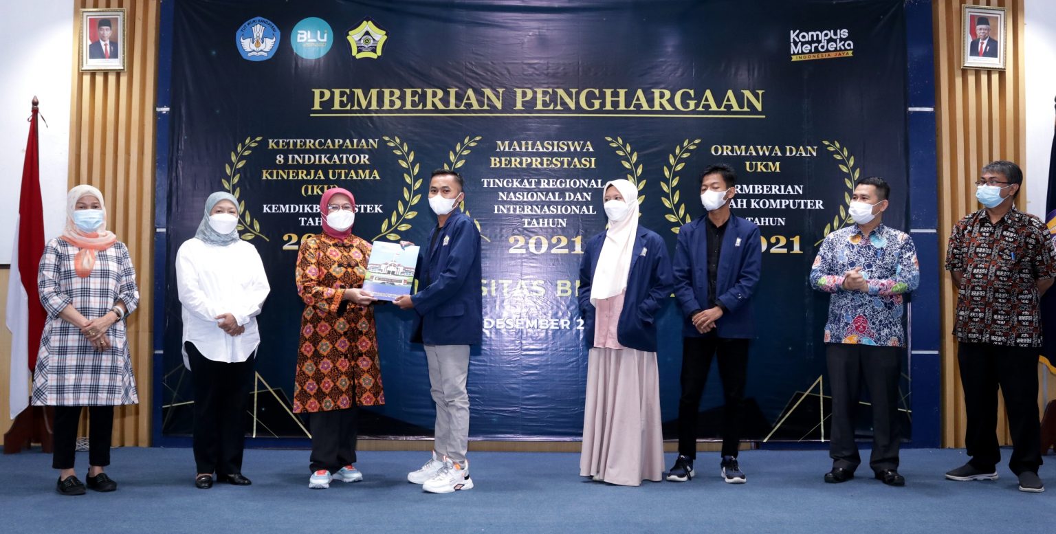 Rektor Beri Penghargaan Ketercapaian Iku Dan Mahasiswa Berprestsi Universitas Bengkulu