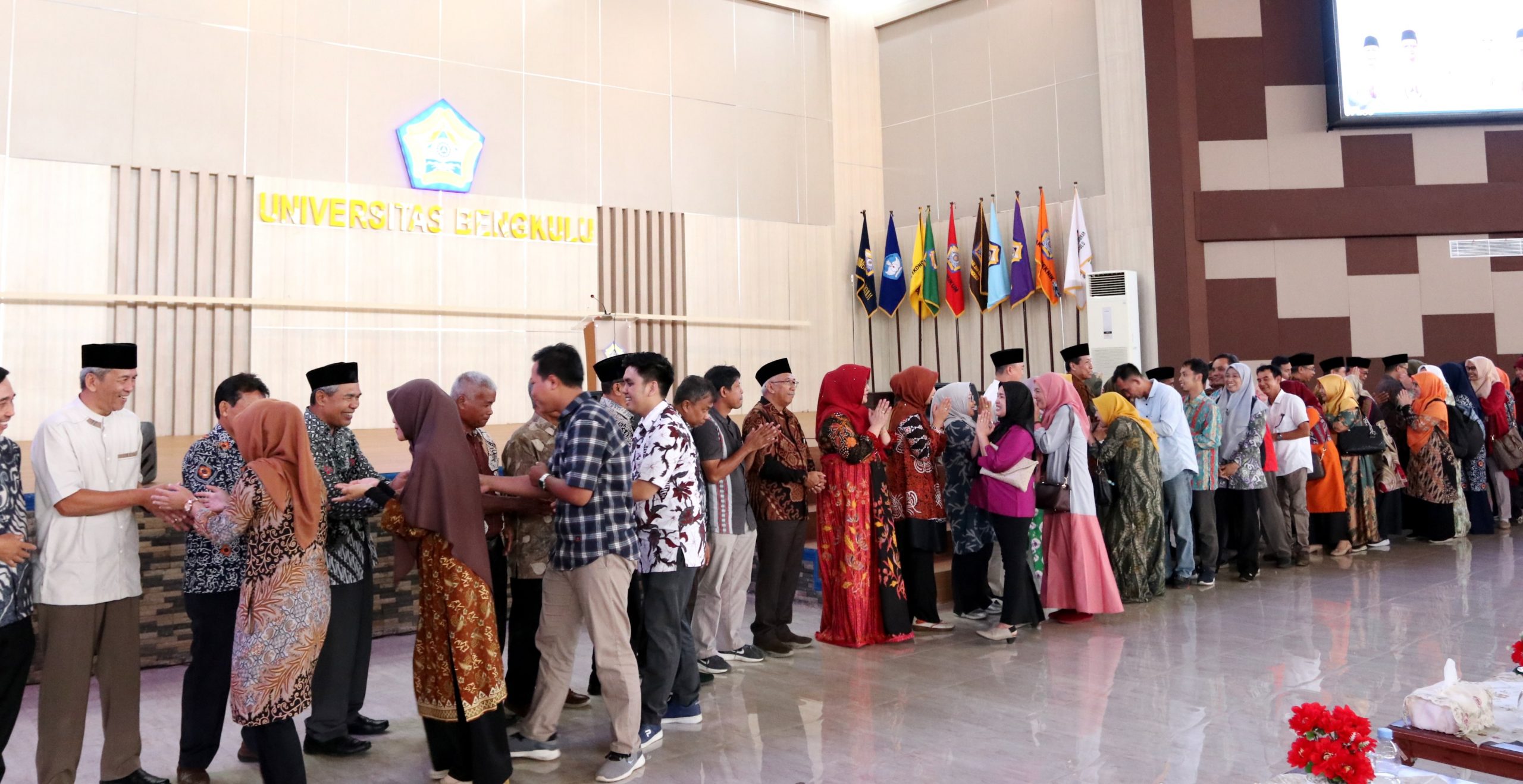 Keluarga Besar UNIB Gelar Halal Bi Halal | UNIVERSITAS BENGKULU