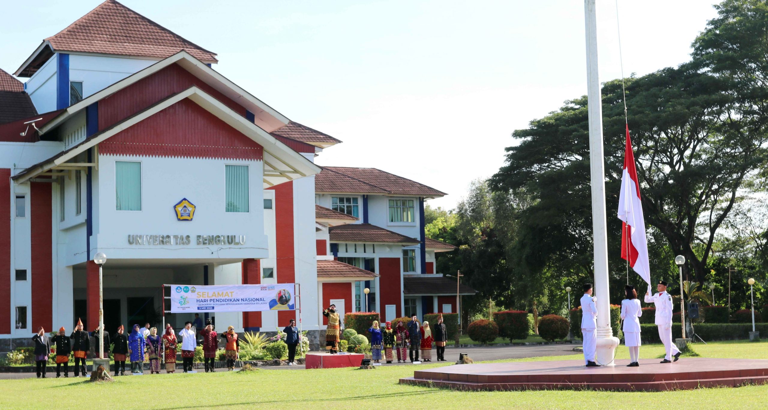 Upacara Hardiknas 2023, Rektor Dan Dekan Berbusana Adat Melayu ...