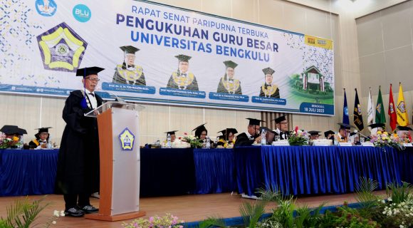 Pengukuhan 4 Guru Besar, Rektor : Komitmen Untuk Keunggulan Akademik ...